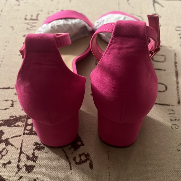 Never been warn Noura Heeled Sandal hot pink block heel shoe. Size 8. - Picture 3 of 6
